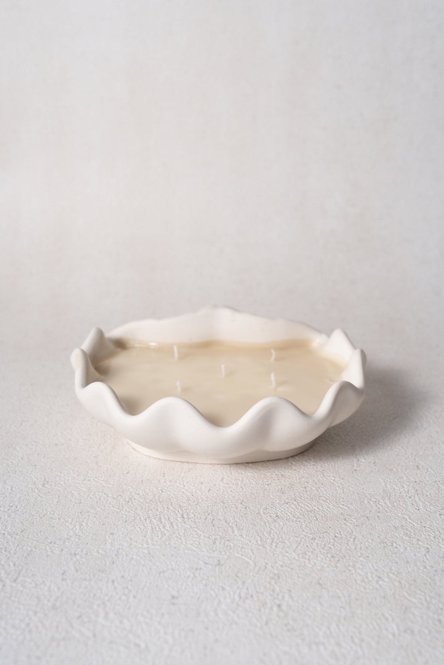 Serangan Large Shell Candle Ivory